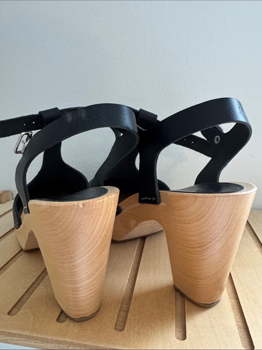 Hasbeens Swedish T-Strap Heeled Clogs - Picture 4 of 7